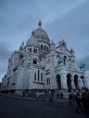 Paris Montmartre Fransa 'nın kutsal kalbinin kutsal kilisesi olan Sacre Coeur Roma Katolik Kilisesi Bazilikası manzarası
