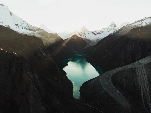 Letecké panorama modrého tyrkysového horského jezera Laguna Paron v Caraz Huaraz Ancash Cordillera Blanca Peru — Stock fotografie