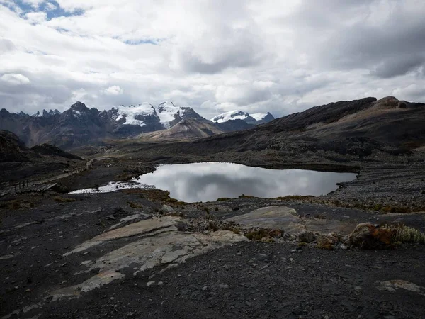 Vista panorámica aérea del glaciar Pastoruri derretimiento nieve hielo lago Cordillera Blanca Huaraz Ancash Perú Andes América del Sur —  Fotos de Stock