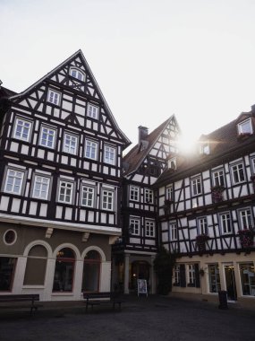 Geleneksel tipik mimari, tarihi Schorndorf Rems Murr Kreis, Stuttgart Baden Wuerttemberg Almanya Avrupa 'sının tarihi merkezindeki yarı keresteli ev binaları.
