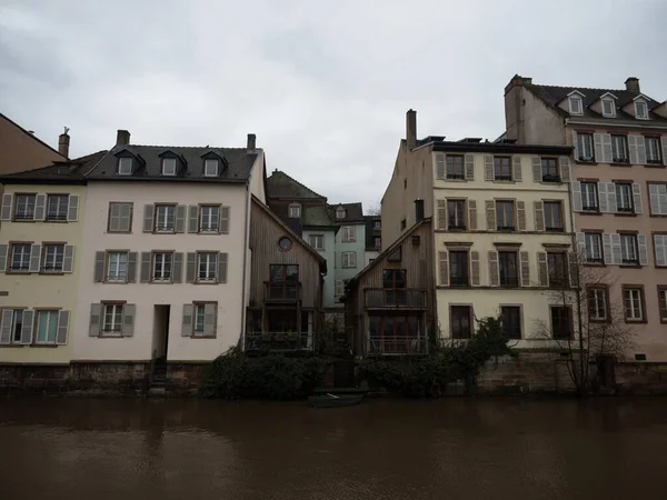 Urocze Malownicze Stare Tradycyjne Architektury Muru Pruskiego Domów Budynków Rzece — Zdjęcie stockowe