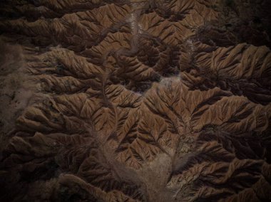 Güney Amerika Villavieja Neiva Huila Kolombiya 'daki Tatacoa Çölü manzaralı tropikal orman kırmızı kum taşı labirenti