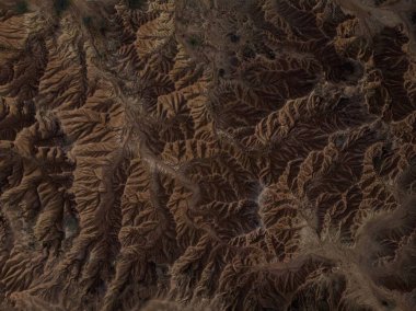 Güney Amerika Villavieja Neiva Huila Kolombiya 'daki Tatacoa Çölü manzaralı tropikal orman kırmızı kum taşı labirenti