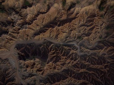 Güney Amerika Villavieja Neiva Huila Kolombiya 'daki Tatacoa Çölü manzaralı tropikal orman kırmızı kum taşı labirenti