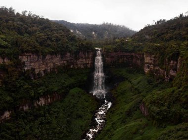 Güney Amerika Soacha Cundinamarca Kolombiya 'da Bogota nehri şelalesinin hava manzarası Salto del Tequendama