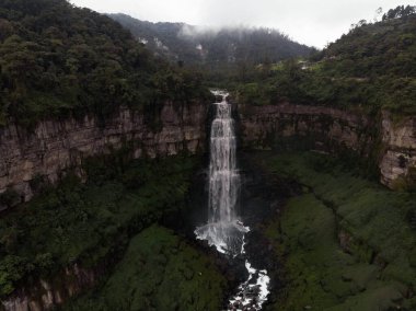 Güney Amerika Soacha Cundinamarca Kolombiya 'da Bogota nehri şelalesinin hava manzarası Salto del Tequendama