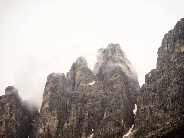 Moody Misty Atmosphere Panorama Tre Cime Lavaredo Mountain Peak Summit — Foto de Stock