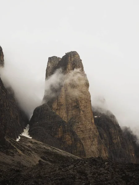 Moody Misty Atmosphere Panorama Tre Cime Lavaredo Mountain Peak Summit — Foto de Stock