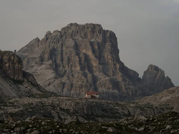 Panorama Alpino Cabaña Locatelli Cabaña Montaña Tre Cime Lavaredo Sexten — Foto de Stock