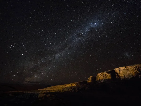 Vista Panorámica Las Estrellas Milkyway Cielo Nocturno Oscuro Sobre Formación — Foto de Stock