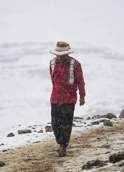 Povos Indígenas Locais Roupas Tradicionais Coloridas Andinas Montanha Arco Íris — Fotografia de Stock