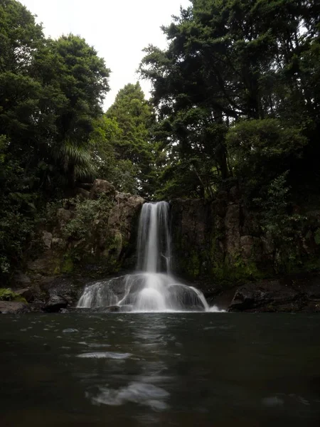Langzeitbelichtung Panorama Der Idyllischen Tropischen Kauri Bäume Wald Wasserfall Waiau — Stockfoto