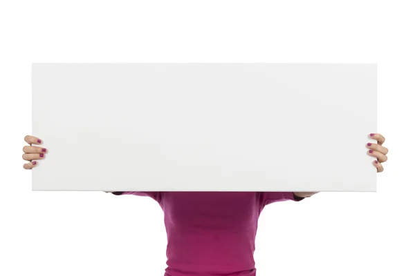 Женщина показывает чистый рекламный щит — стоковое фото