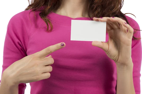 Mulher apontando para um cartão de sinal com copyspace — Fotografia de Stock