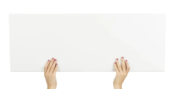Руки женщины держат рекламный баннер — стоковое фото