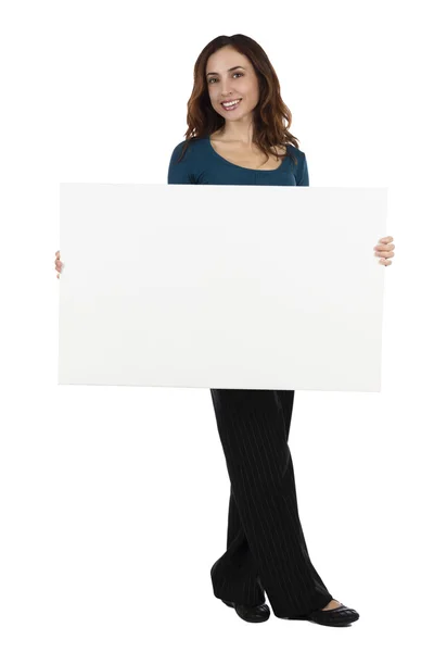 Mulher de negócios mostrando um cartaz em branco com espaço de cópia — Fotografia de Stock