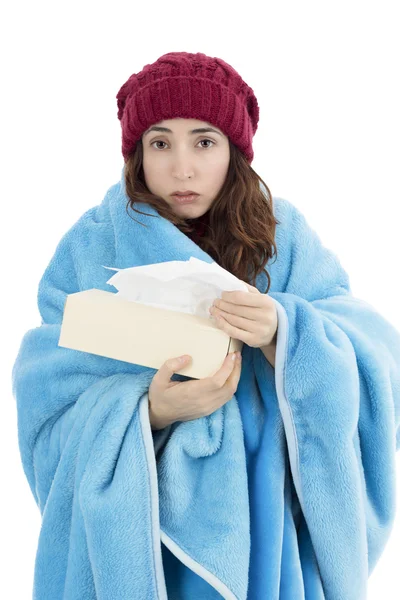 Больной женщине холодно. — стоковое фото