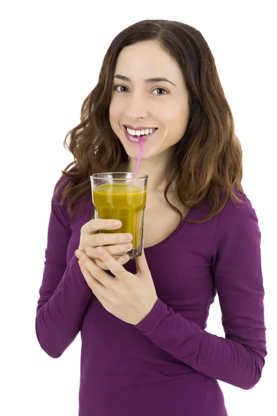 Žena pít její zdravé zelené šťávy — Stock fotografie