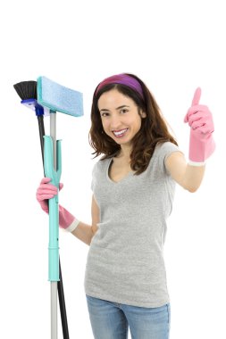 Temizlikçi kadın başparmak giving yukarıya