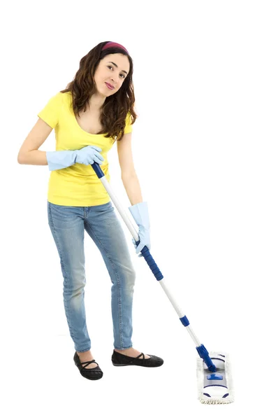Mulher de limpeza varrendo o chão — Fotografia de Stock