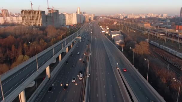 Панорама Повітряного Вигляду Багаторівневої Транспортної Розв Язки Центрі Великого Міста — стокове відео