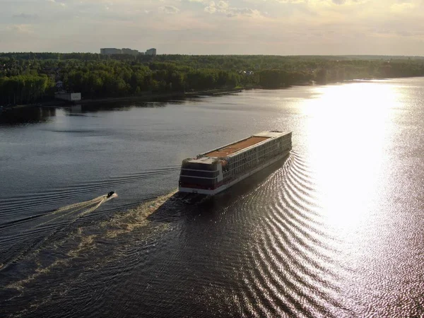 Passagier Kreuzfahrtschiff Segelt Aus Der Luft Der Sonne Bei Sonnenuntergang — Stockfoto