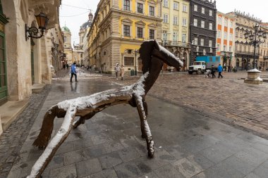 15.01.2021 Lviv, Ukrayna. Rynok Meydanı Lviv 'in merkezidir. Lviv 'in tarihsel bölümünün mimarisi UNESCO' nun miras sitesidir.