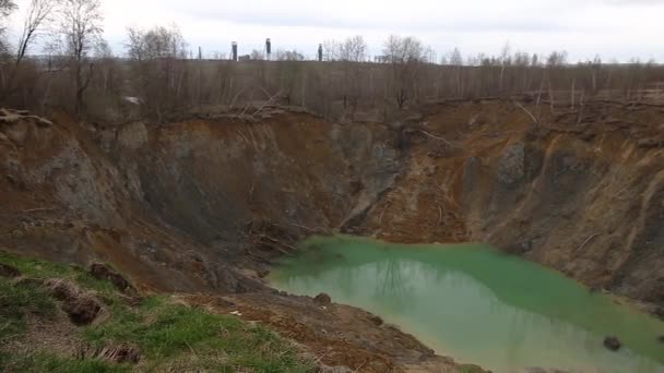 Catastrophe Écologique Causée Par Homme Traverser Abîme Dans Les Lieux — Video