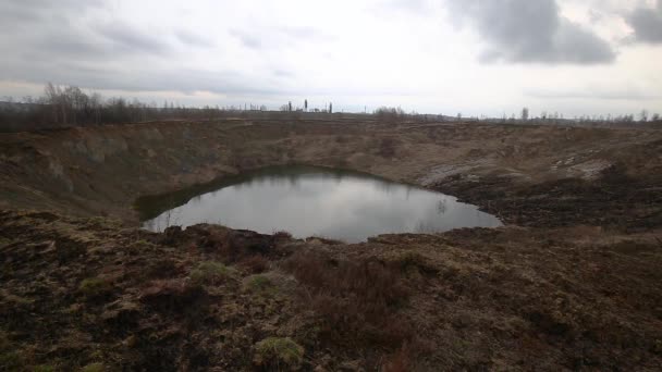 Catastrophe Écologique Causée Par Homme Traverser Abîme Dans Les Lieux — Video