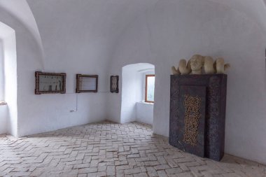 3 Mayıs 2021, Saint Miklos Kalesi (Çin Yarımadası). Chinadiyev Şatosu (ayrıca Aziz Miklos Kalesi olarak da bilinir) Ukrayna 'nın Ukrayna' daki Chinadiyovo köyünün 14.-19. yüzyıllara ait bir mimari anıttır..
