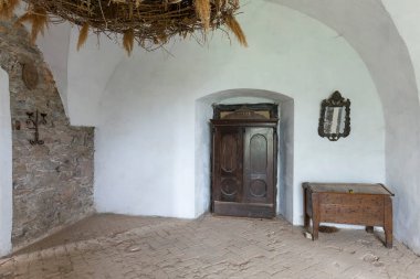 3 Mayıs 2021, Saint Miklos Kalesi (Çin Yarımadası). Chinadiyev Şatosu (ayrıca Aziz Miklos Kalesi olarak da bilinir) Ukrayna 'nın Ukrayna' daki Chinadiyovo köyünün 14.-19. yüzyıllara ait bir mimari anıttır..