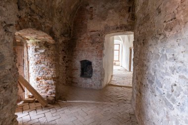 3 Mayıs 2021, Saint Miklos Kalesi (Çin Yarımadası). Chinadiyev Şatosu (ayrıca Aziz Miklos Kalesi olarak da bilinir) Ukrayna 'nın Ukrayna' daki Chinadiyovo köyünün 14.-19. yüzyıllara ait bir mimari anıttır..