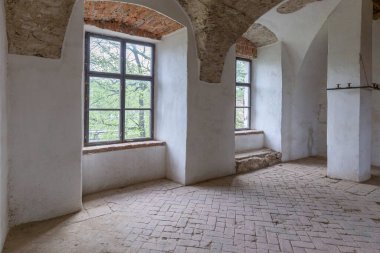 3 Mayıs 2021, Saint Miklos Kalesi (Çin Yarımadası). Chinadiyev Şatosu (ayrıca Aziz Miklos Kalesi olarak da bilinir) Ukrayna 'nın Ukrayna' daki Chinadiyovo köyünün 14.-19. yüzyıllara ait bir mimari anıttır..