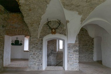 3 Mayıs 2021, Saint Miklos Kalesi (Çin Yarımadası). Chinadiyev Şatosu (ayrıca Aziz Miklos Kalesi olarak da bilinir) Ukrayna 'nın Ukrayna' daki Chinadiyovo köyünün 14.-19. yüzyıllara ait bir mimari anıttır..