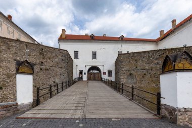 3 Mayıs 2021 Palanok Kalesi. Palanok Şatosu ya da Mukachevo Şatosu, Ukrayna 'nın batısındaki Mukacheve şehrinde bulunan tarihi bir kaledir.. 