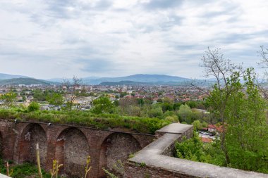 3 Mayıs 2021 Palanok Kalesi. Palanok Şatosu ya da Mukachevo Şatosu, Ukrayna 'nın batısındaki Mukacheve şehrinde bulunan tarihi bir kaledir.. 