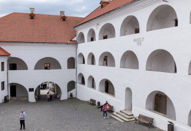 3 Mayıs 2021 Palanok Kalesi. Palanok Şatosu ya da Mukachevo Şatosu, Ukrayna 'nın batısındaki Mukacheve şehrinde bulunan tarihi bir kaledir.. 