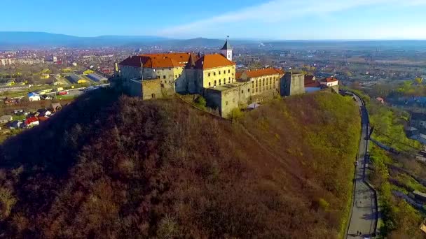 Luchtfoto Van Palanok Kasteel Mukachevo Stad Oekraïne Het Palanok Kasteel — Stockvideo