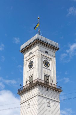 LVIV, UKRAINE - 26 Mayıs 2021. Rynok Meydanı, Belediye Binası, şehrin merkezinin eşsiz mimarisi..