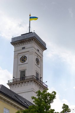 LVIV, UKRAINE - 26 Mayıs 2021. Rynok Meydanı, Belediye Binası, şehrin merkezinin eşsiz mimarisi..