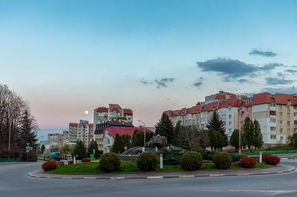 Mayıs 2021 Truskavets Şehri Ukrayna Günbatımının Arka Planında Kutsal Bakire — Stok fotoğraf