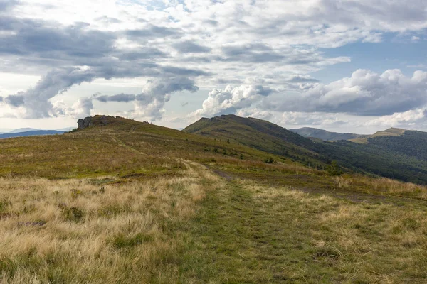 Verkhovyna Watershed Range Pikui Mountain Carpathian Mountains Grassy Slopes Rocks — Stock Photo, Image