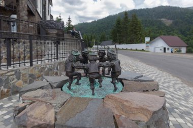 23 Haziran 2021 Synevyr Geçidi, Transcarpathia, Ukrayna. Bronz heykel 