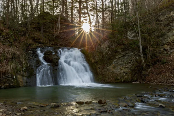 Concetto Natura Incontaminata Una Bella Cascata Con Acqua Cristallina Luce — Foto Stock