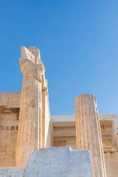 Colonne Nel Propylaea Del Acropolis Atene Contro Cielo Blu Disposizione — Foto Stock