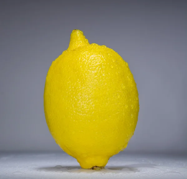 Limon Su damlacıkları ile