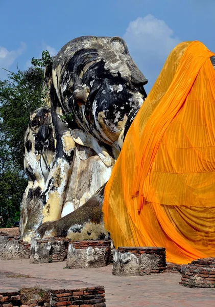 Ayutthaya, Thailand:  Reclining Wat Lokaya Sutha Buddha — Stock Photo, Image