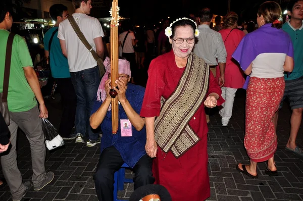 Chiang Mai, Tailândia: Entertainers on Sunday Walking Street — Fotografia de Stock