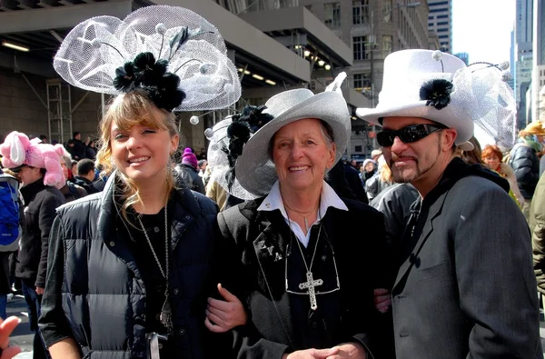 NYC : La famille dans la parure de Pâques — Photo