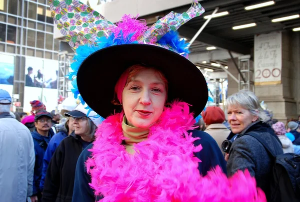 NYC: Woman at Easter Parade — Stock Photo, Image
